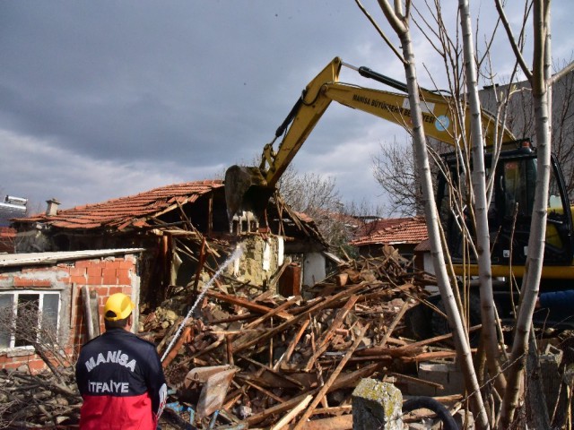 DEPREM HASARI 4 İLÇEYE ULAŞTI