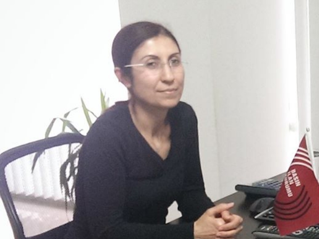 GAZETECİ HÜLYA KILINÇ GÖZALTINA ALINDI