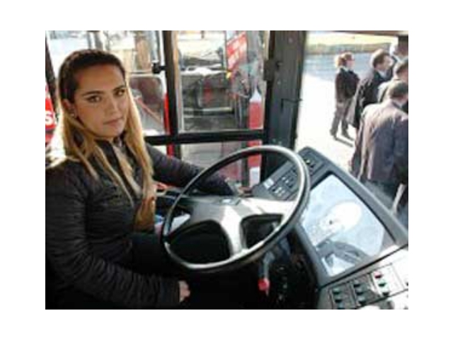 KADINLAR TRAFİKTE DAHA TEMKİNLİ