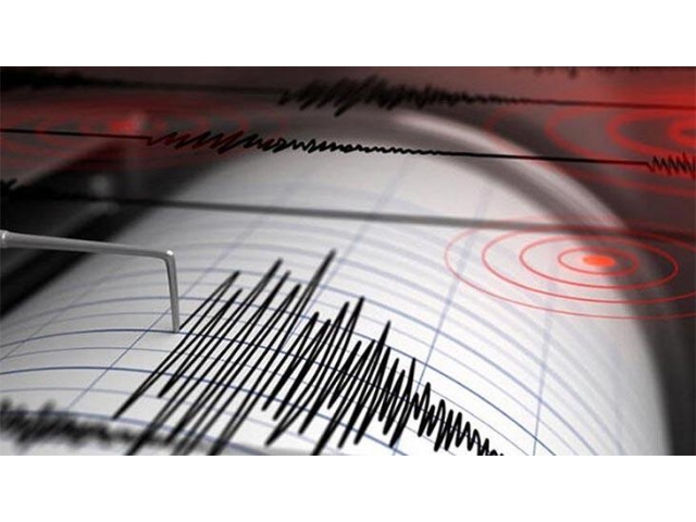 3.7'LİK DEPREM PANİK YARATTI