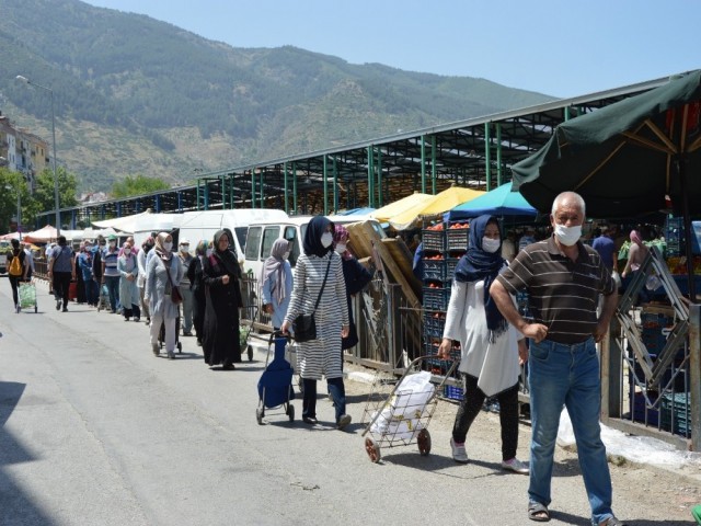 TUHAFİYE TEZGAHLARI BOŞ KALDI