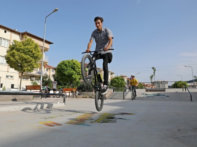 AKHİSAR'A SKATE PARK AÇILDI