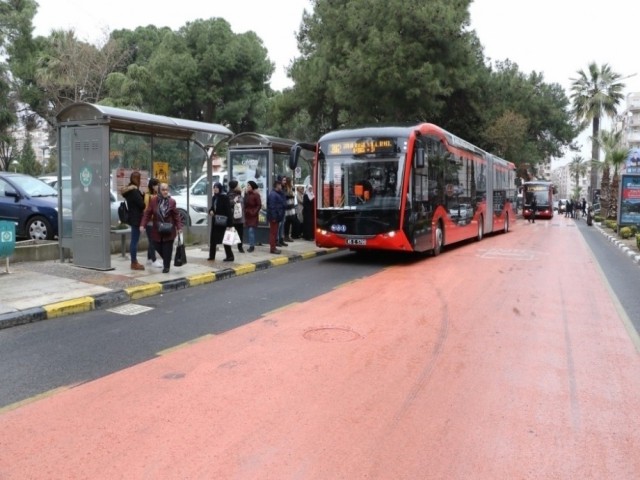 SAĞLIKÇILARA TÜM YIL ÜCRETSİZ ULAŞIM