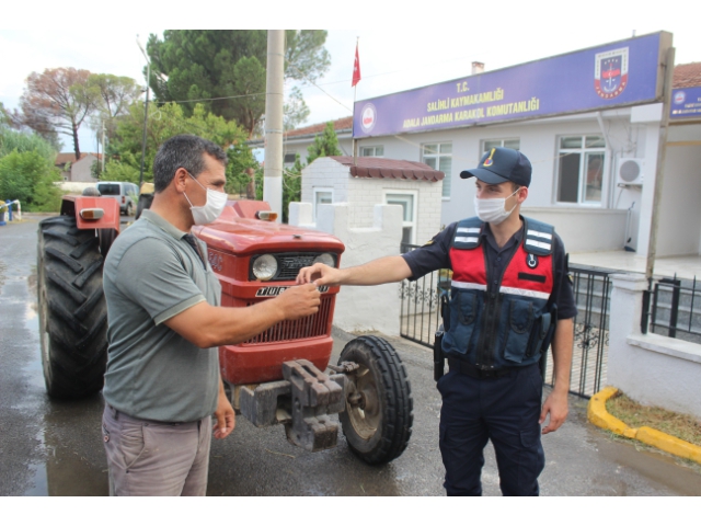 ÇİFTÇİLER ÇALINAN TRAKTÖRLERİNE KAVUŞTU