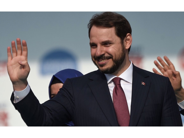 BERAT ALBAYRAK İSTİFA ETTİ