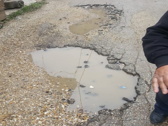 BOZUK YOLLAR ESNAFI ÇİLEDEN ÇIKARDI