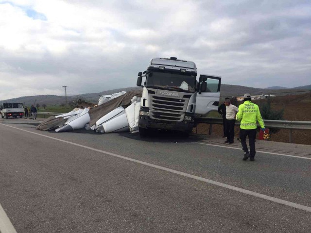 KONTROLDEN ÇIKAN TIR ZORLUKLA DURDU