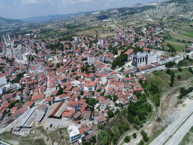 SELENDİ'DE ALTYAPI ÇALIŞMALARI SÜRÜYOR