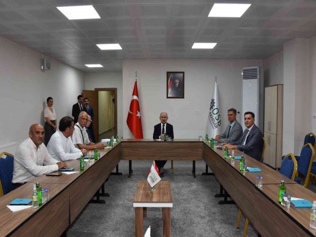 VALİ'DEN AKHİSAR'DA YOĞUN TEMPO