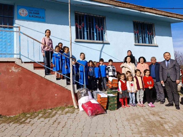 BAŞKAN ERGÜN 'DEN KARNE HEDİYESİ