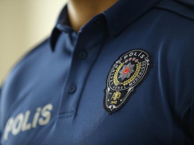 KENDİLERİNİ AVUKAT OLARAK TANITIP DOLANDIRDILAR