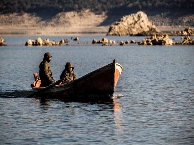 SALİHLİ'DE SU ÜRÜNLERİ AV YASAĞI BAŞLADI