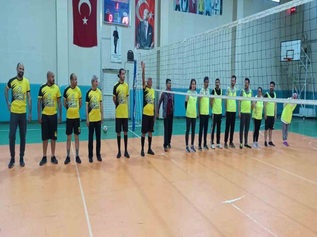 SARIGÖL'DE VOLEYBOL HEYECANI