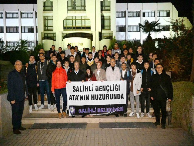 SALİHLİ'DE LİSELİ GENÇLER ANKARA'YA UĞURLANDI