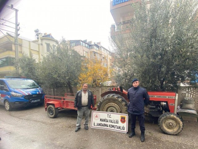 MANİSA'DA ÇALINAN TRAKTÖRÜ JANDARMA BULDU