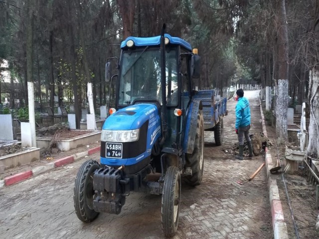 TURGUTLU ESKİ MEZARLIĞINDA HUMMALI ÇALIŞMA