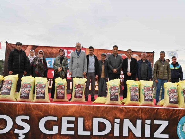 GÖRDES'TE 1004 ÜRETİCİYE 230 TON GÜBRE DESTEĞİ