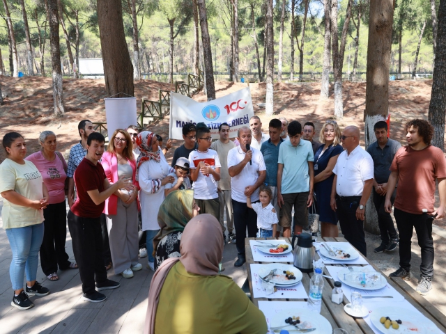 YUNUSEMRE OTİZMLİ BİREYLERLE KAHVALTIDA BULUŞTU