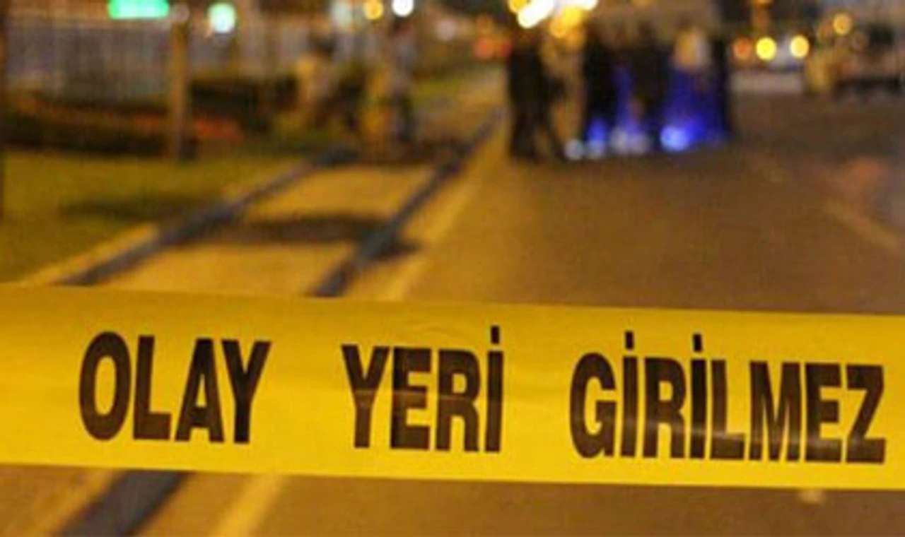 İzmir’de Baba Dehşeti! Oğlunu Öldürdü Eşini Yaraladı