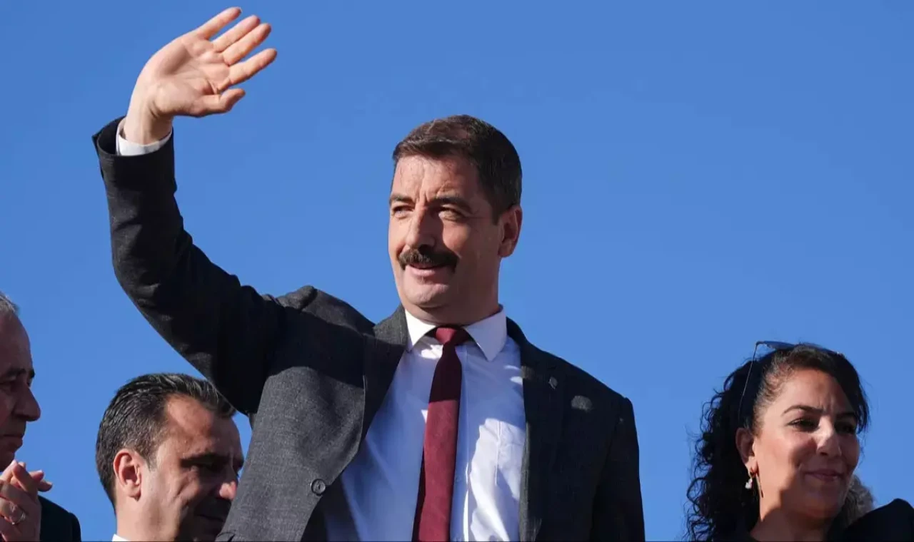 Kula Belediye Başkanı Dönmez’den Sert Sözler! “Kapısından Ayda Bir Giremiyorsanız Sorun Sizde”