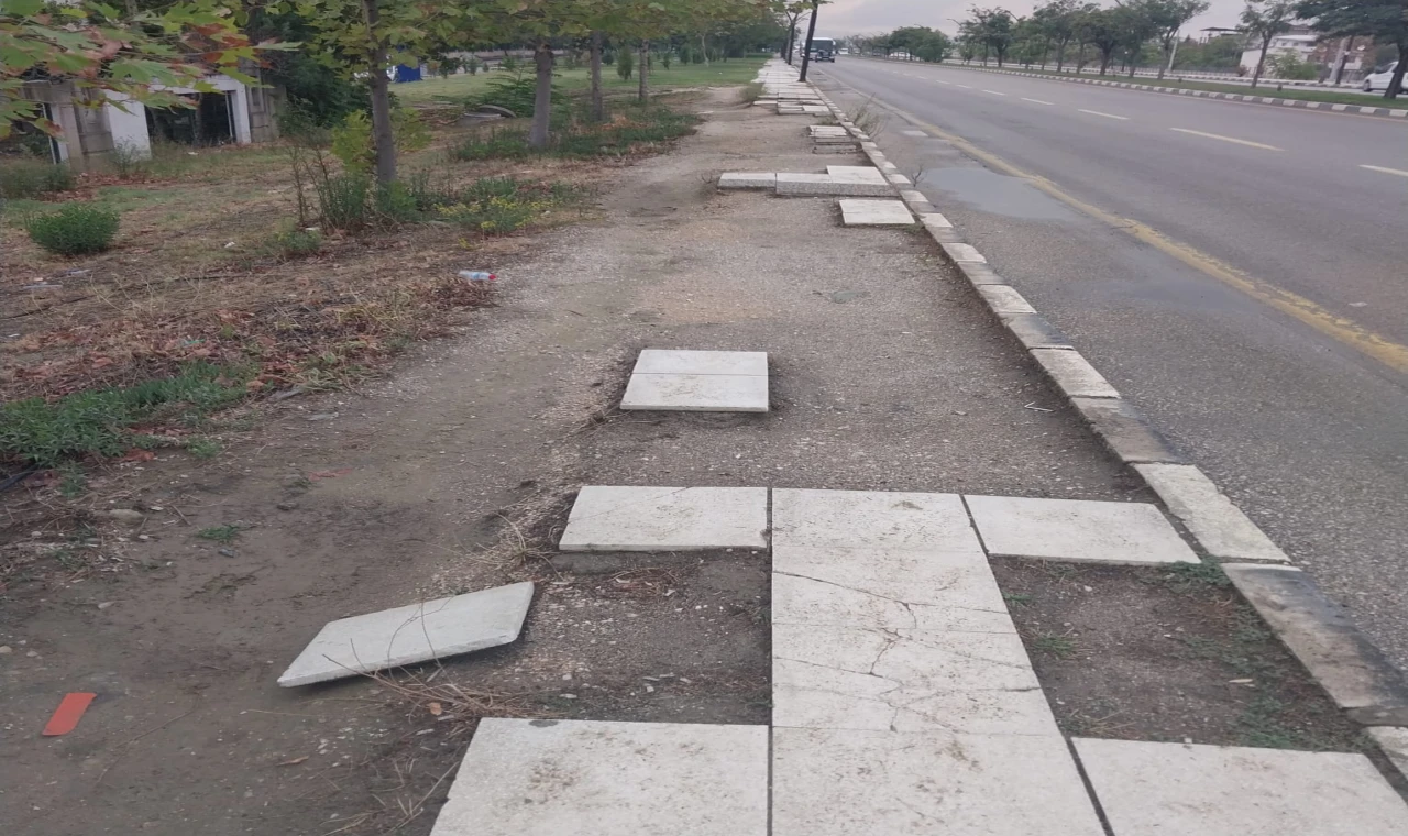 Manisa’da Kaldırım Sorunu Çözüme Kavuşmuyor!