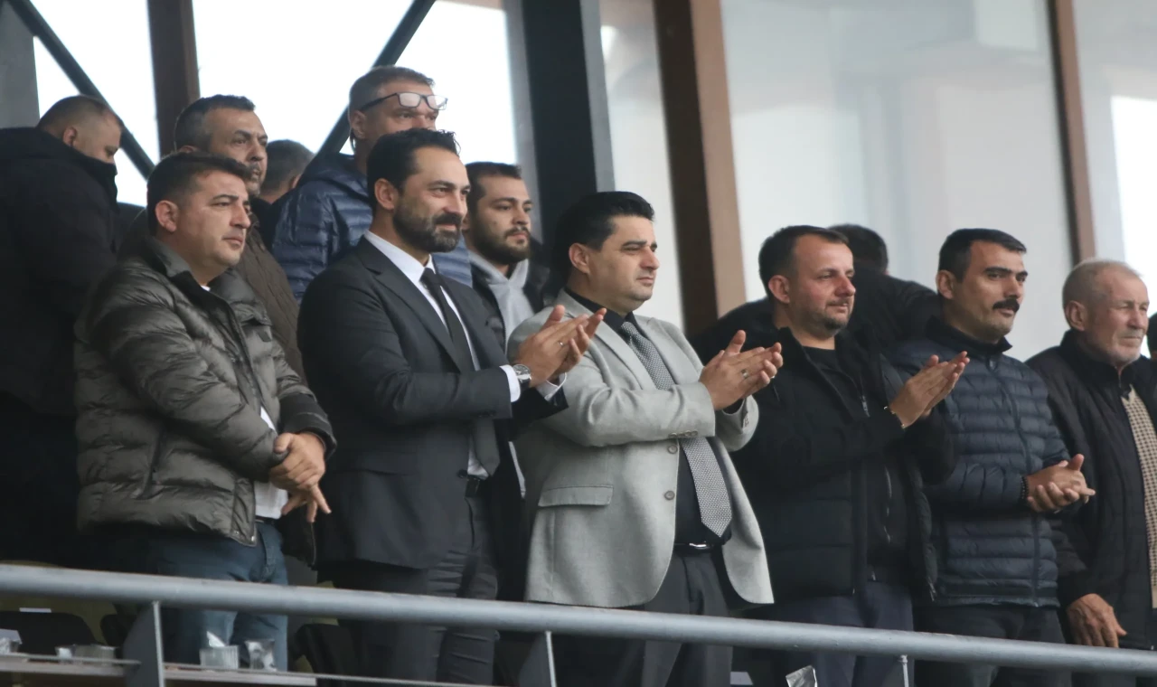 Manisaspor’un 4-0’lık Zaferine Mücahit Arınç’tan Tribün Desteği