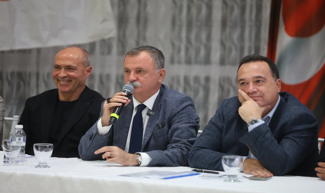MURADİYE’NİN SORUNLARI EL BİRLİĞİ İLE ÇÖZÜLECEK