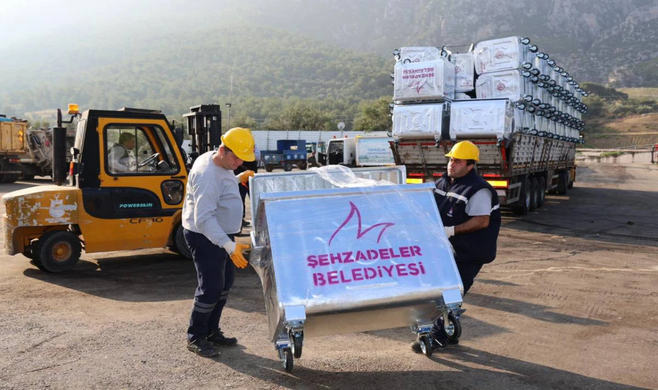 Şehzadeler Belediyesi’nden Temiz Çevre İçin 500 Yeni Çöp Konteyneri