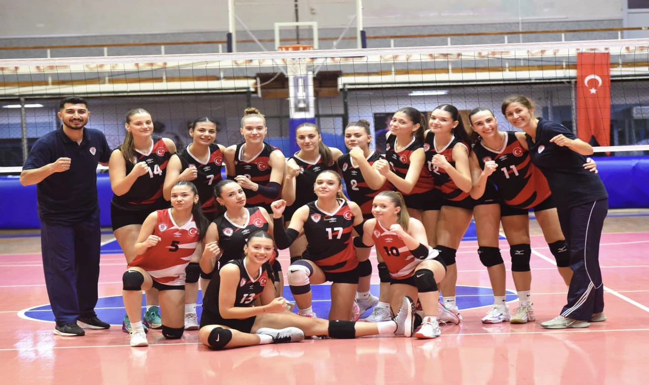 YUNUSEMRE FİLEDE 2'DE 2 YAPTI: 3-0