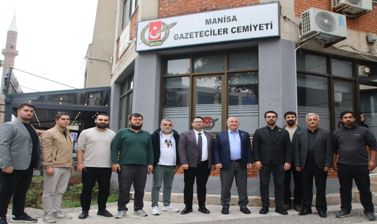 Zafer Partisi Genel Başkanı Ümit Özdağ’dan Manisa Gazeteciler Cemiyeti’ne ziyaret