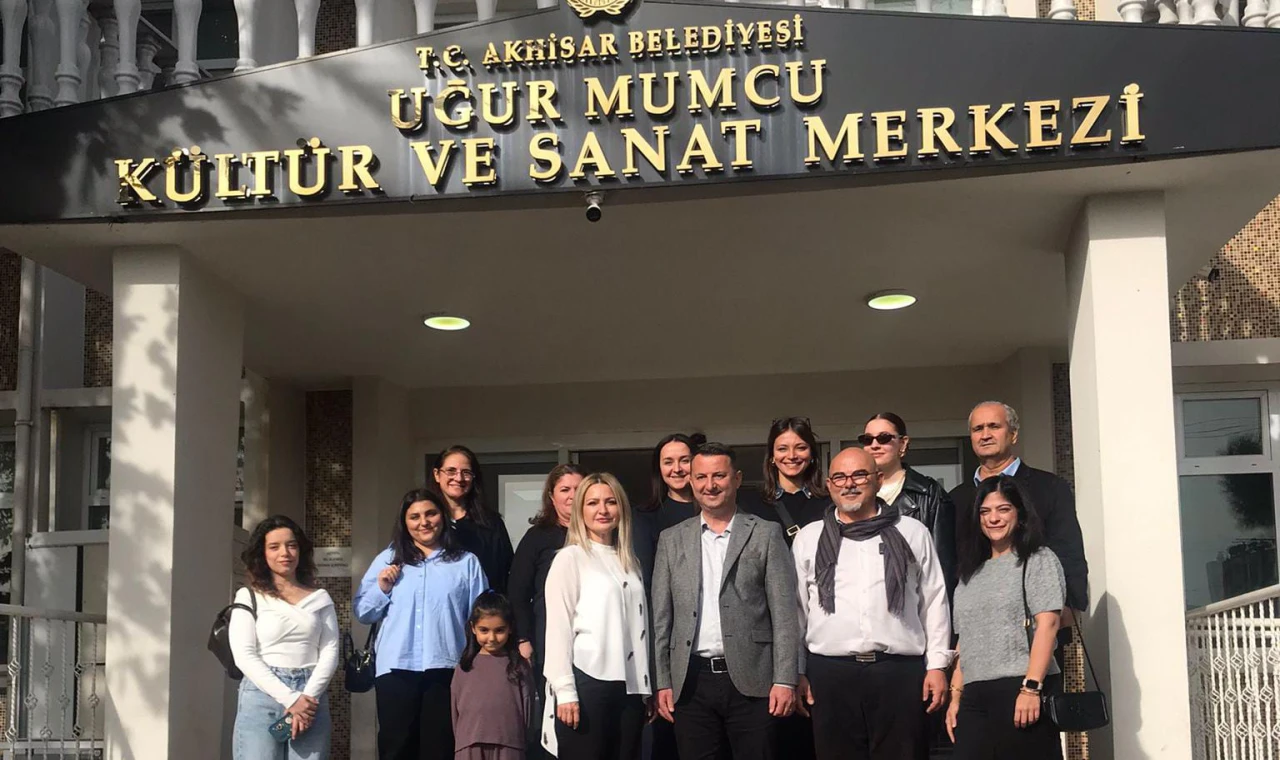 Akhisar’da Sanatın Kalbi Yeniden Uğur Mumcu Kültür Merkezi’nde Atıyor