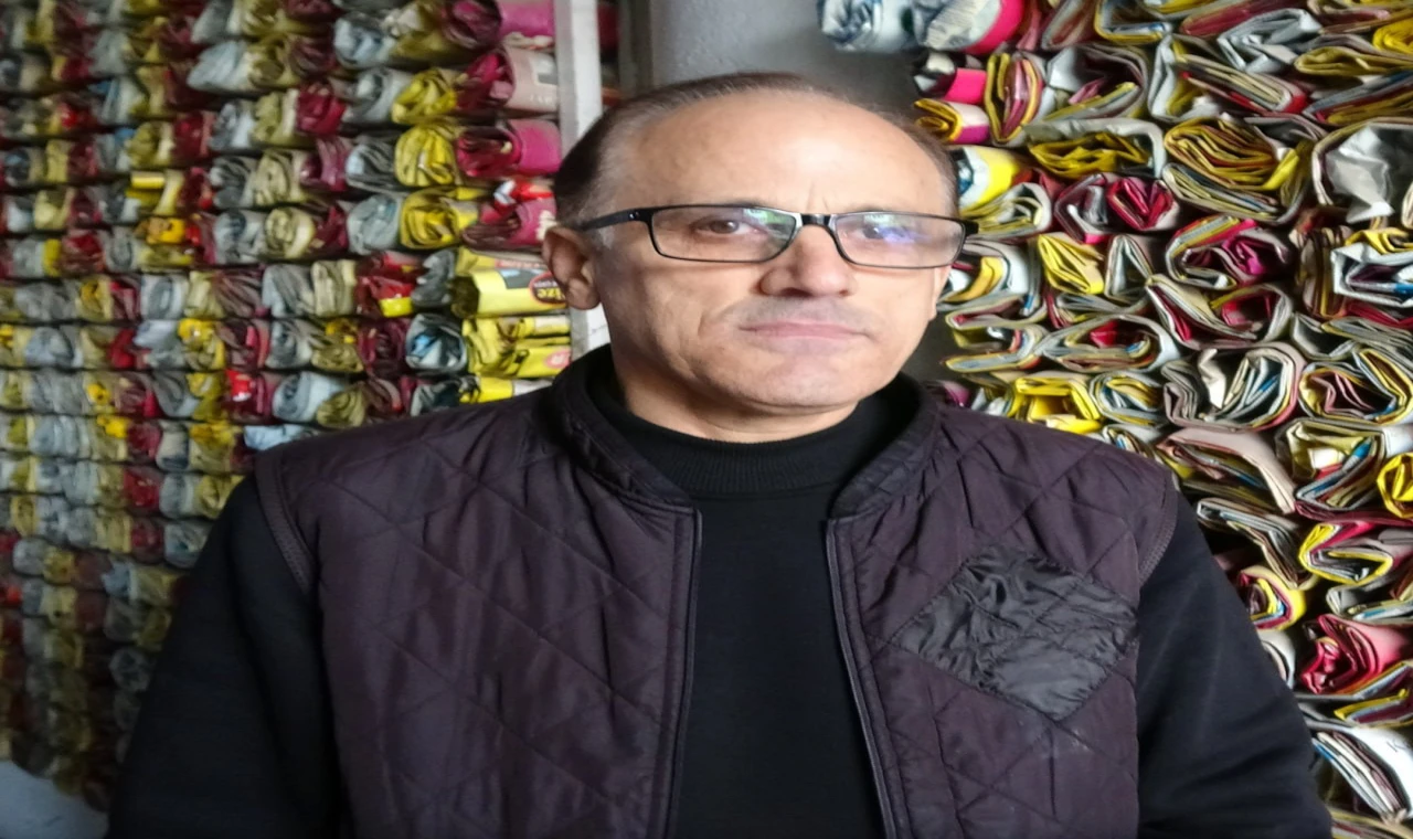 Burdur’da Çaycı 18 Yılda 15 Bin Paketlik Koleksiyon Oluşturdu