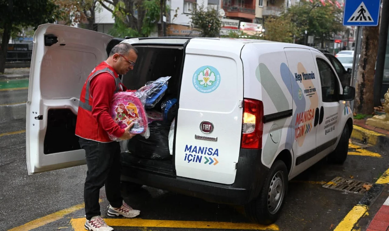 Manisa Büyükşehir’den 15 Bin Öğrenciye Çanta ve Kırtasiye Desteği