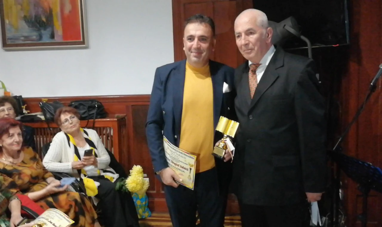 Manisalı Şair Aytekin Karapaça Romanya’da “Yılın Edebiyat Ödülü”nü Kazandı