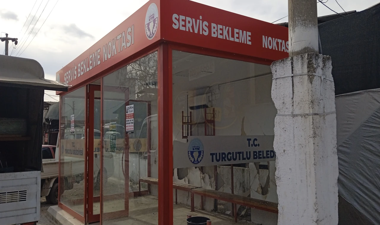 Turgutlu’da klimalı duraklar kaderine terk edildi!