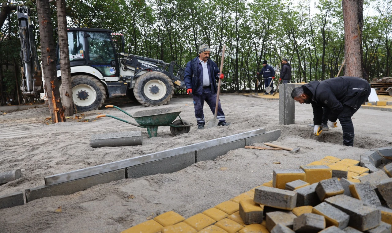 BAŞKAN BALABAN EMEKLİ KAFE’DE SÜREN ÇALIŞMALARI İNCELEDİ