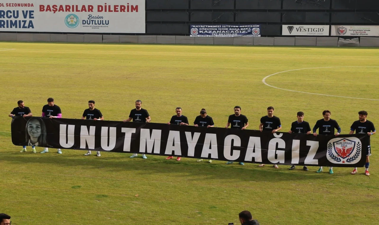 Gülşah Durbay Unutulmadı: Sahada Vefa, Tribünlerde Duygu Dolu Anlar!