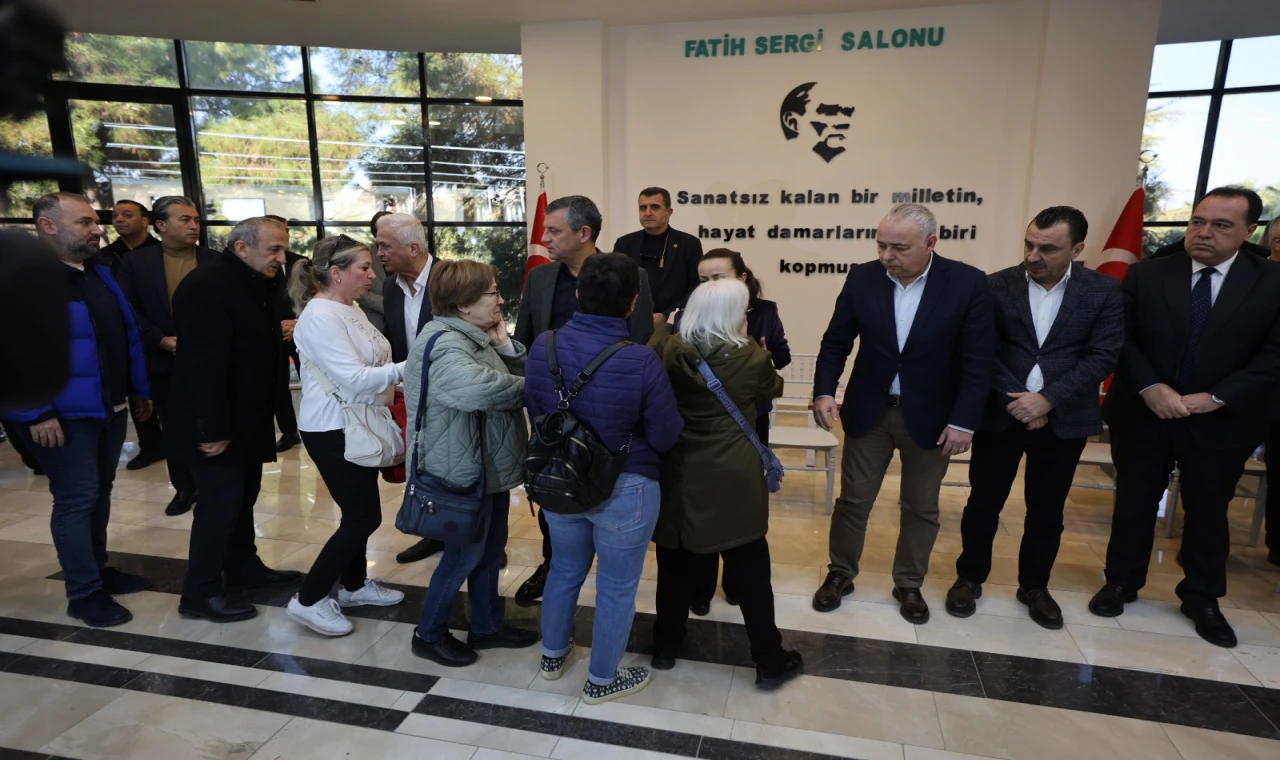 GÜLŞAH DURBAY’IN SEVENLERİ TAZİYELERİNİ SUNDU