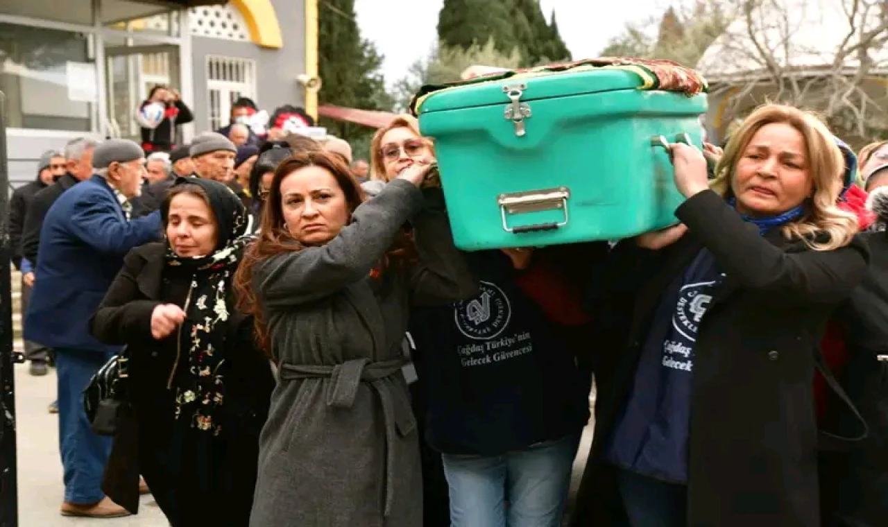 Kadınlar, Kadriye Köken’in Tabutunu Taşıdı!