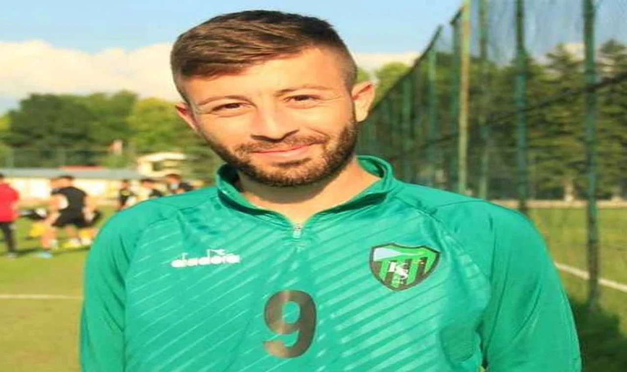 Kocaeli’de Silahlı Saldırıya Uğrayan Futbolcu Uğurcan Bekçi Hayatını Kaybetti