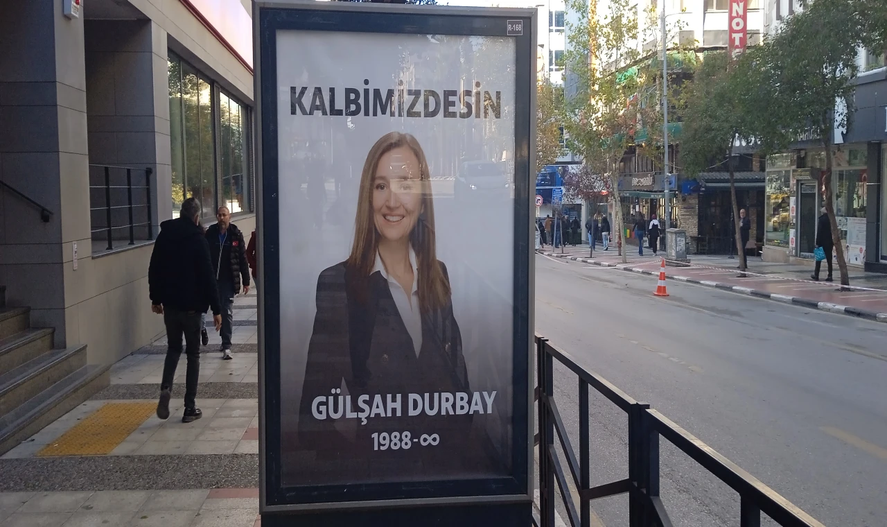 Manisa Bir Kez Daha Yasta! Bilbordlarda Gülşah Durbay Var