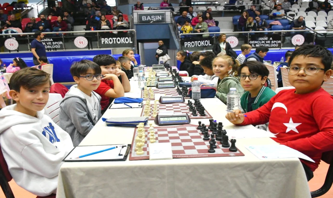 YUNUSEMRE BELEDİYESPOR SATRANÇ KURSU DÜZENLİYOR