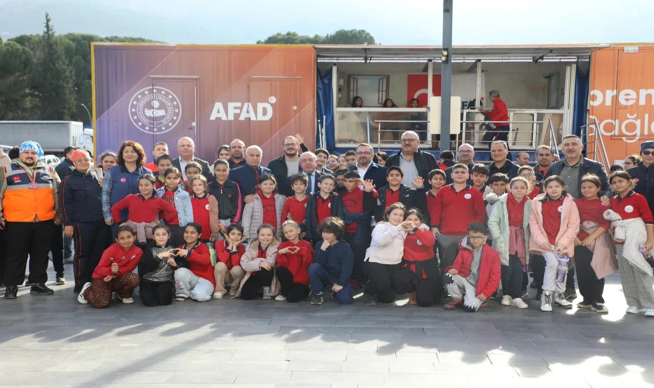 YUNUSEMRE’DE DEPREM BİLİNÇLENDİRME ETKİNLİĞİ