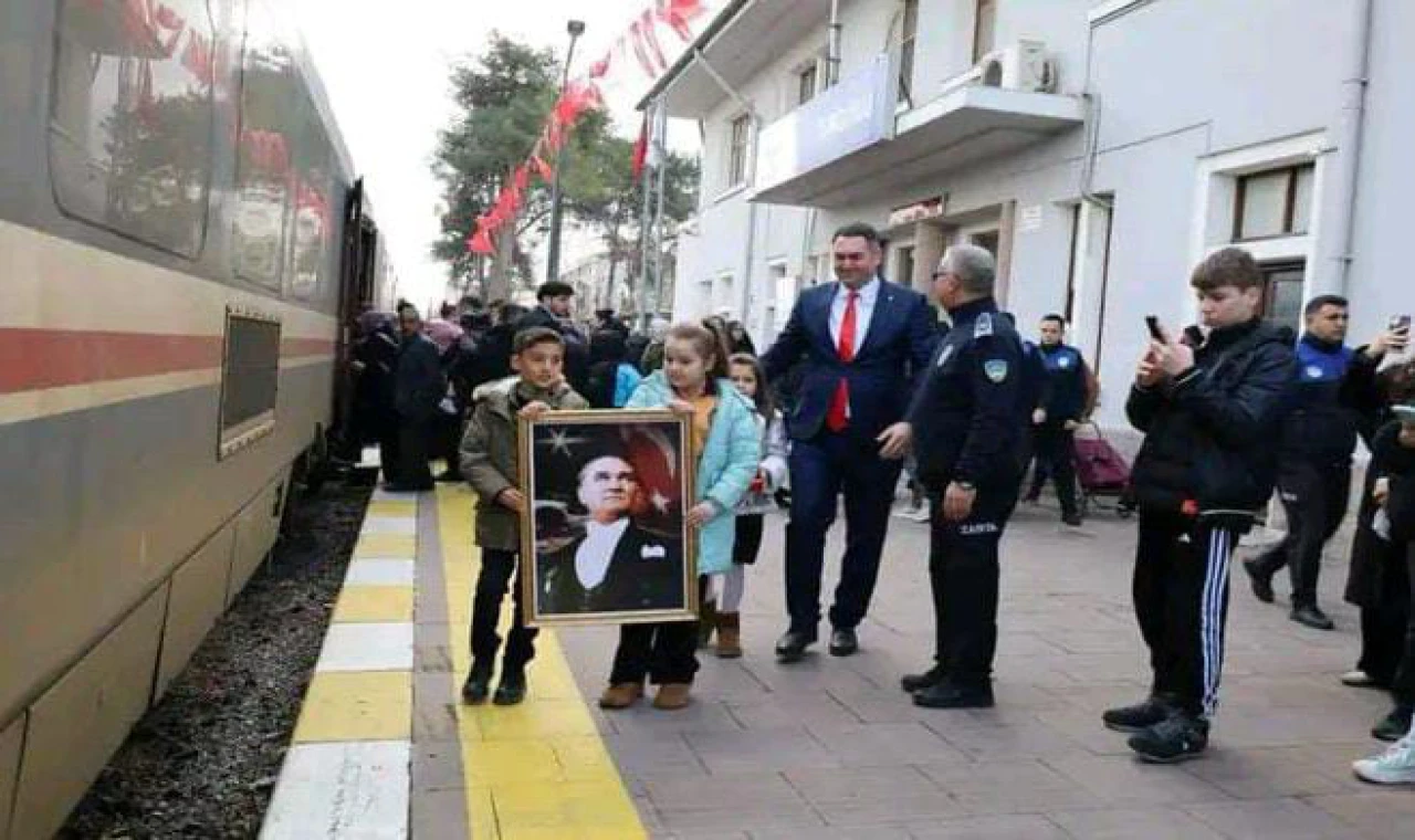 Atatürk’ün Turgutlu’ya Gelişinin 103. Yıldönümü Törenle Anıldı