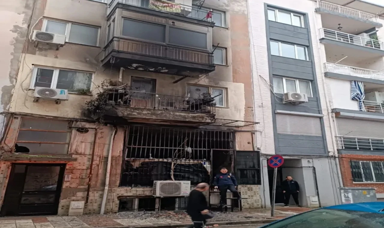 Manisa’da İnternet Kafede Yangın Paniği