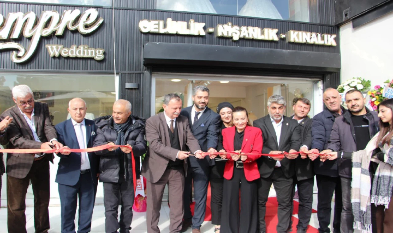 Siempre Wedding Manisa’da Kapılarını Açtı...