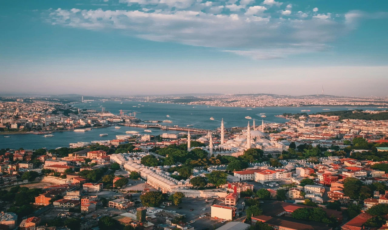 Türkiye 2025’te Turizmden 65,2 Milyar Dolar Gelir Elde Etti