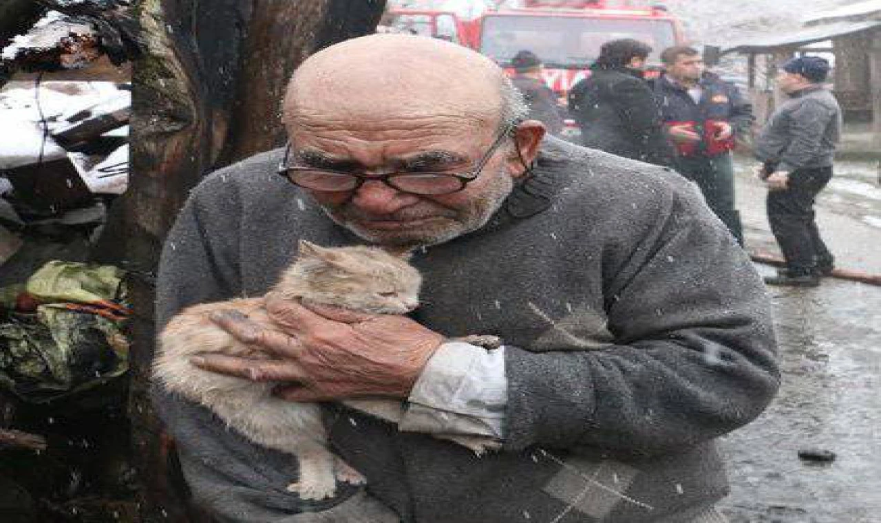 Türkiye'nin Üzüldüğü Ali Amca Hayatını Kaybetti!