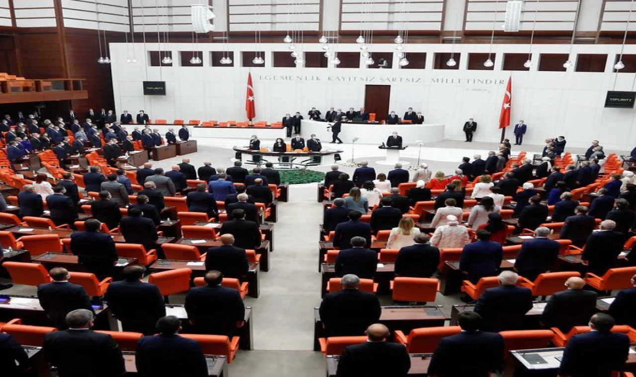 Vekil Maaşı Uçtu! Aylık Gelir 450 Bin TL’yi Aştı