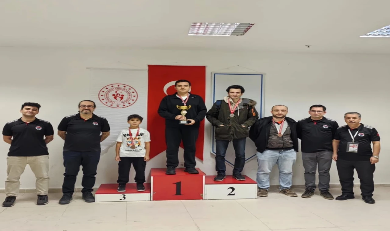 YUNUSEMRELİ SATRANÇÇI ENES KAYA'DAN ESKİŞEHİR'DE NAMAĞLUP ŞAMPİYONLUK